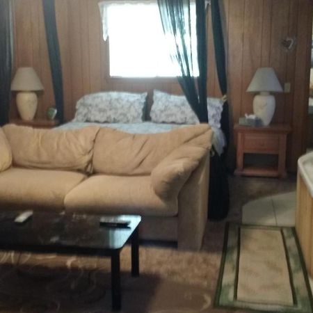 Greer Point Trails End Cabins Room photo