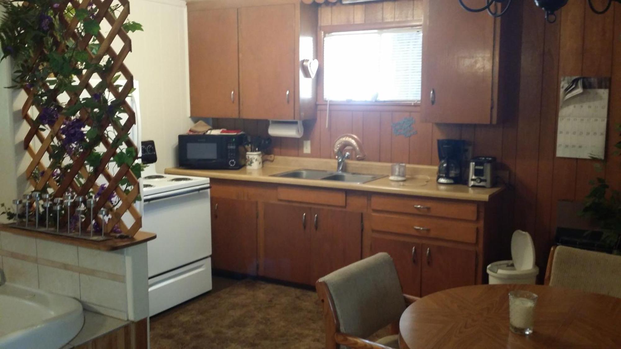 Greer Point Trails End Cabins Room photo