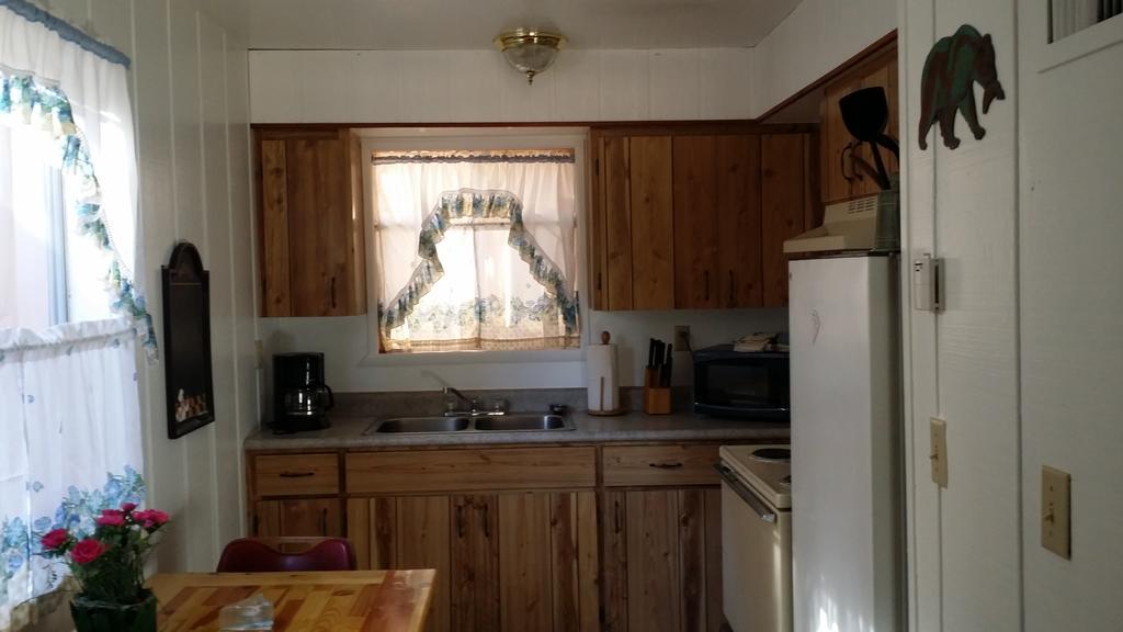Greer Point Trails End Cabins Exterior photo
